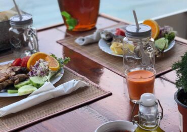 anchored-boat-restaurant-bura-line-ciovo-excursions