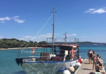 boat-tour-split-blue-lagoon-02